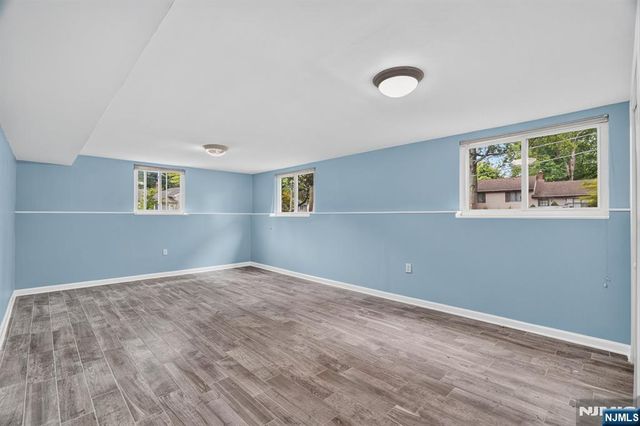 11 Lockwood Lane, Closter, NJ 07624