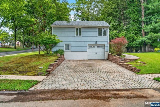 11 Lockwood Lane, Closter, NJ 07624