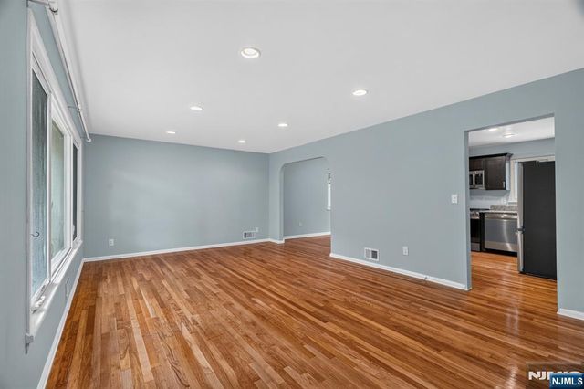 11 Lockwood Lane, Closter, NJ 07624