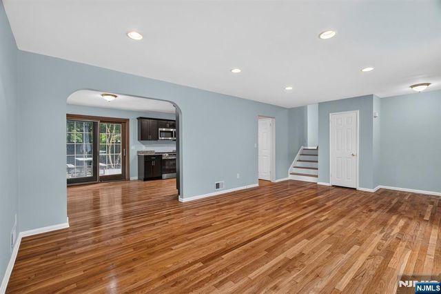 11 Lockwood Lane, Closter, NJ 07624