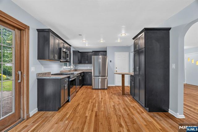 11 Lockwood Lane, Closter, NJ 07624