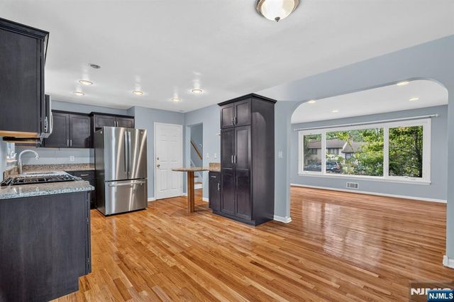 11 Lockwood Lane, Closter, NJ 07624