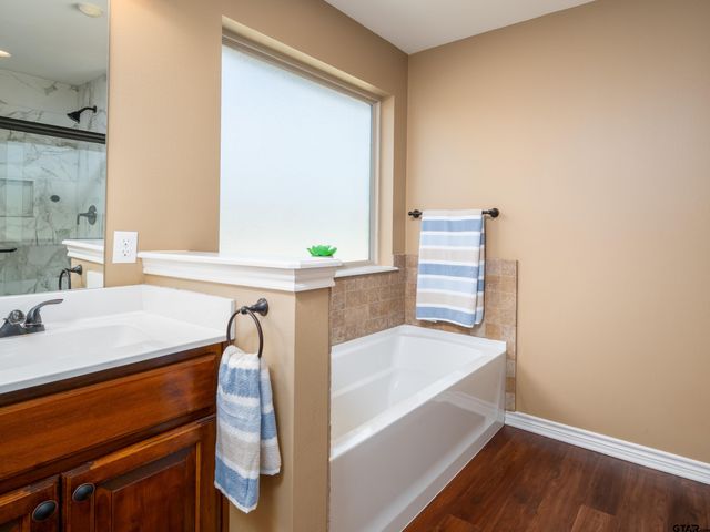 408 Laura Ln., Chandler, TX 75758