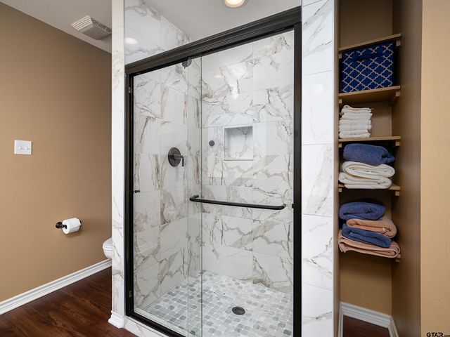 408 Laura Ln., Chandler, TX 75758