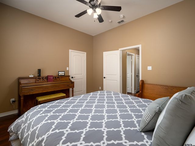 408 Laura Ln., Chandler, TX 75758