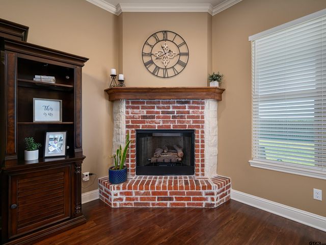 408 Laura Ln., Chandler, TX 75758