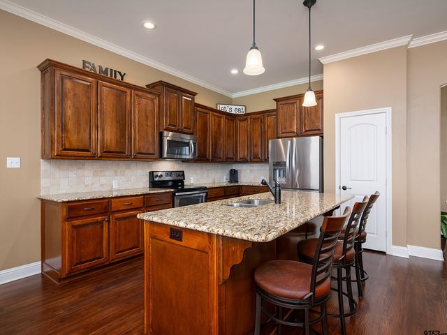 408 Laura Ln., Chandler, TX 75758