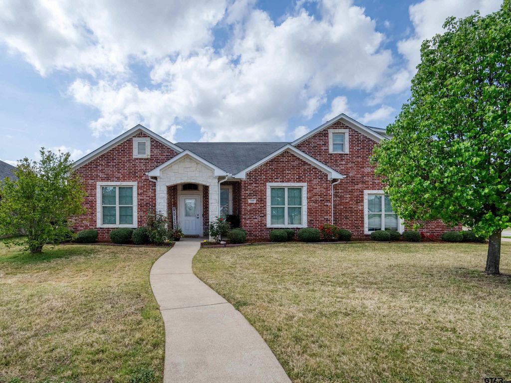 408 Laura Ln., Chandler, TX 75758