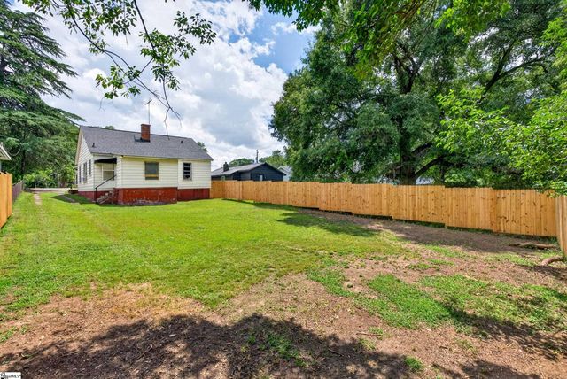 215 Crestone Drive, Greenville, SC 29611