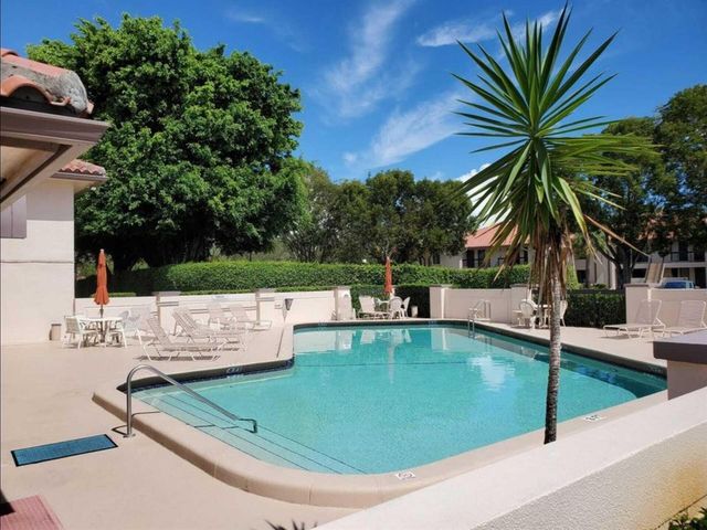 300 E Club Circle 201, Boca Raton, FL 33487