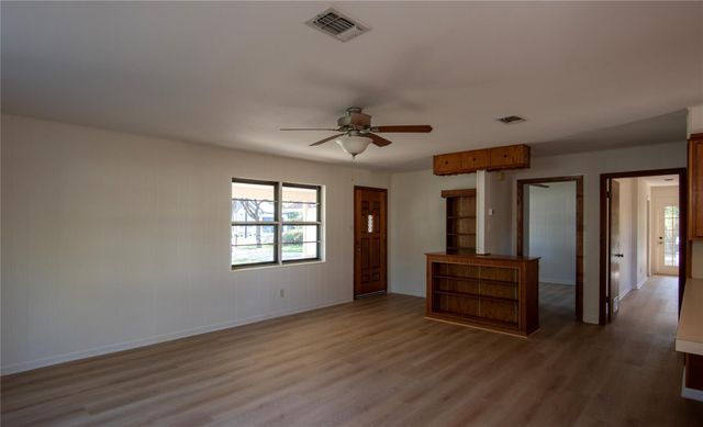 810 Woodland Hills DR, Granite Shoals, TX 78654