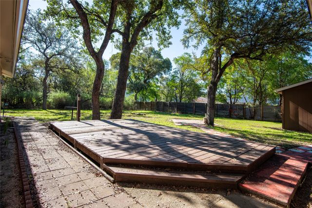 810 Woodland Hills DR, Granite Shoals, TX 78654