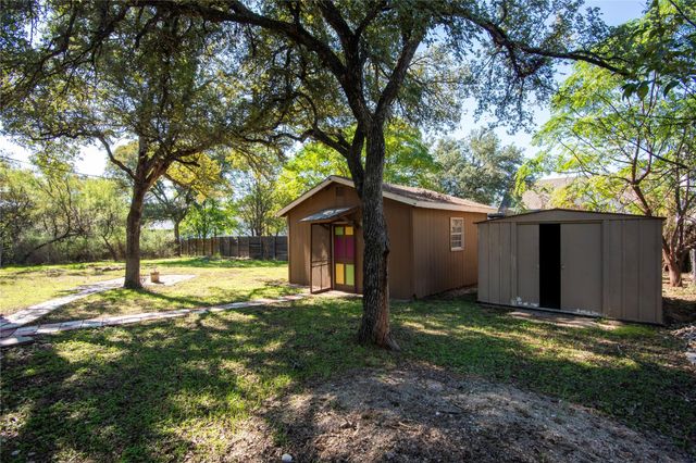 810 Woodland Hills DR, Granite Shoals, TX 78654