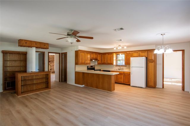 810 Woodland Hills DR, Granite Shoals, TX 78654