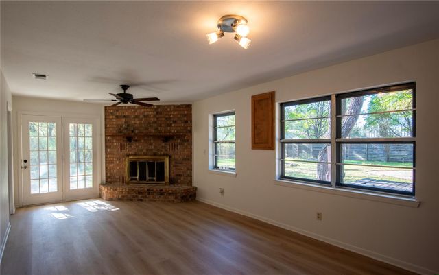 810 Woodland Hills DR, Granite Shoals, TX 78654