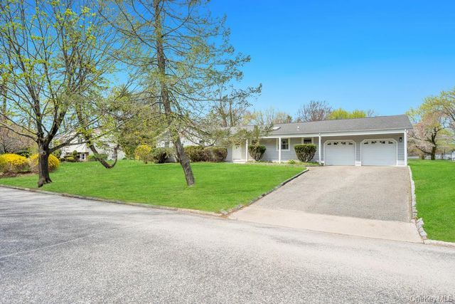 5 Julia Circle, East Setauket, NY 11733