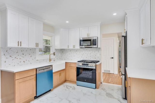 5 Julia Circle, East Setauket, NY 11733