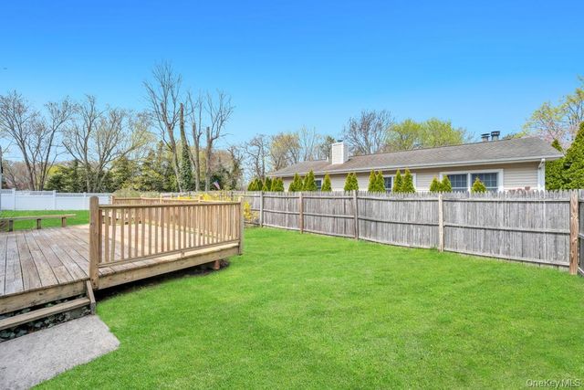 5 Julia Circle, East Setauket, NY 11733