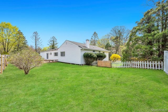 5 Julia Circle, East Setauket, NY 11733