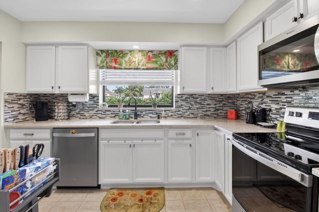 9825 Tabebuia Tree Drive A, Boynton Beach, FL 33436