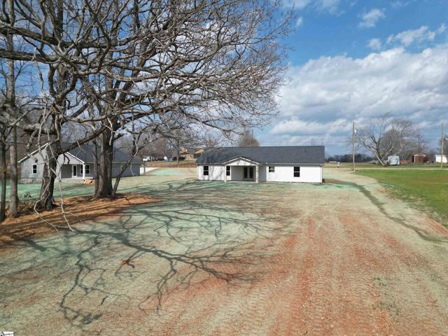79 Simpson Creek Road, Laurens, SC 29360