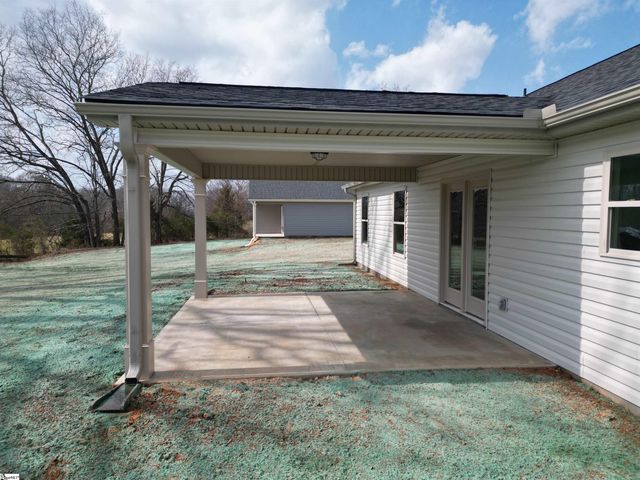 79 Simpson Creek Road, Laurens, SC 29360