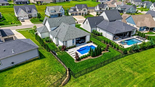7068 Balcolm Ct, College Grove, TN 37046