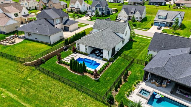 7068 Balcolm Ct, College Grove, TN 37046