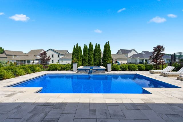 7068 Balcolm Ct, College Grove, TN 37046