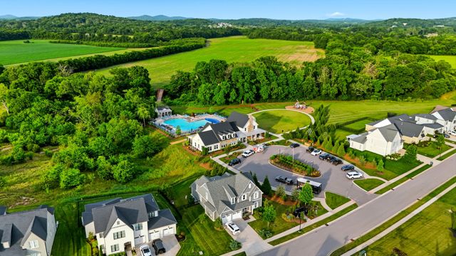 7068 Balcolm Ct, College Grove, TN 37046