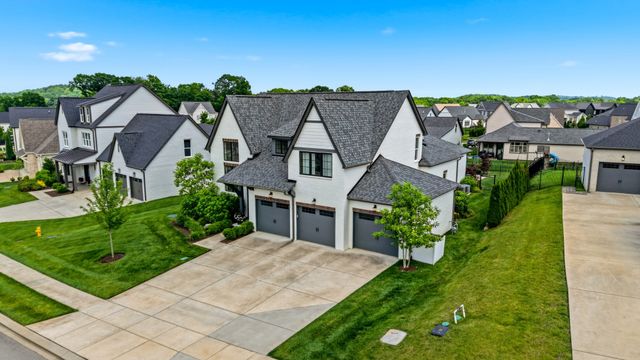 7068 Balcolm Ct, College Grove, TN 37046