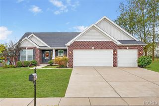 305 Fox Run Drive, Columbia, IL 62236