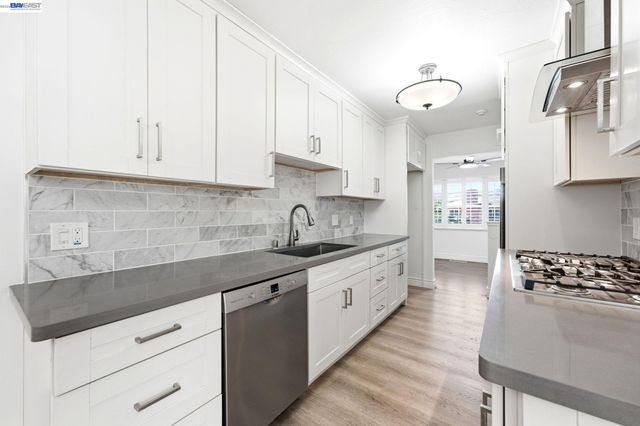 3228 Kerr St, Castro Valley, CA 94546