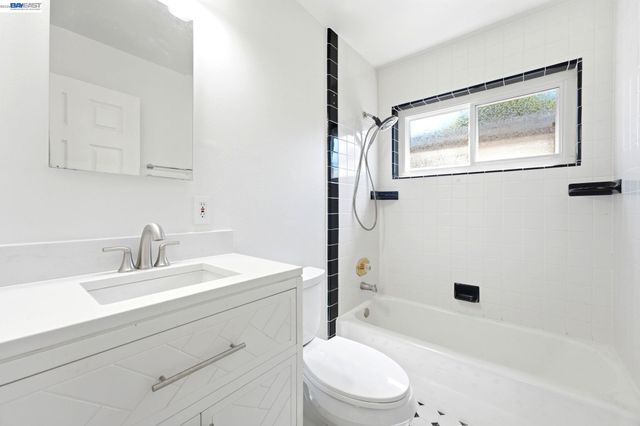 3228 Kerr St, Castro Valley, CA 94546