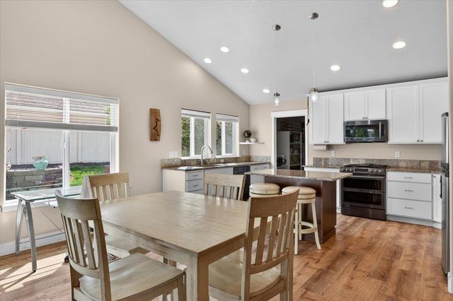 1725 S Clover Dr, Veradale, WA 99016