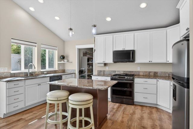 1725 S Clover Dr, Veradale, WA 99016