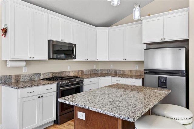 1725 S Clover Dr, Veradale, WA 99016
