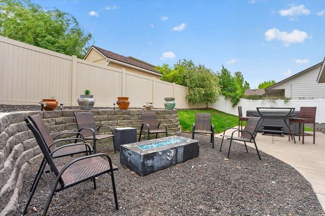 1725 S Clover Dr, Veradale, WA 99016