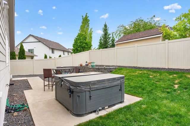 1725 S Clover Dr, Veradale, WA 99016