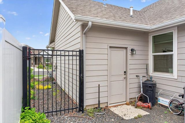 1725 S Clover Dr, Veradale, WA 99016