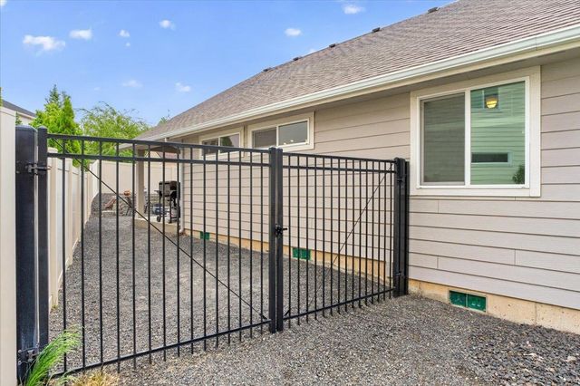 1725 S Clover Dr, Veradale, WA 99016