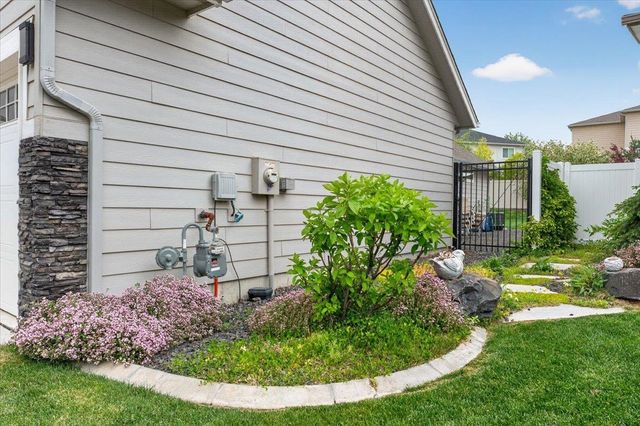 1725 S Clover Dr, Veradale, WA 99016