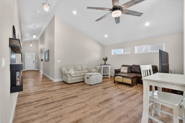 1725 S Clover Dr, Veradale, WA 99016