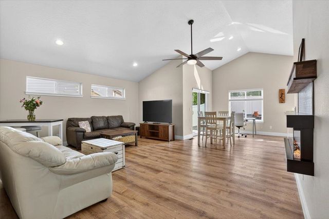 1725 S Clover Dr, Veradale, WA 99016