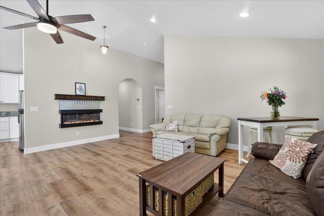 1725 S Clover Dr, Veradale, WA 99016