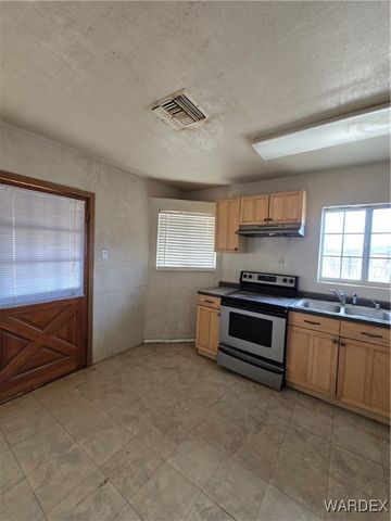 1417 S Canelo Road, Golden Valley, AZ 86413
