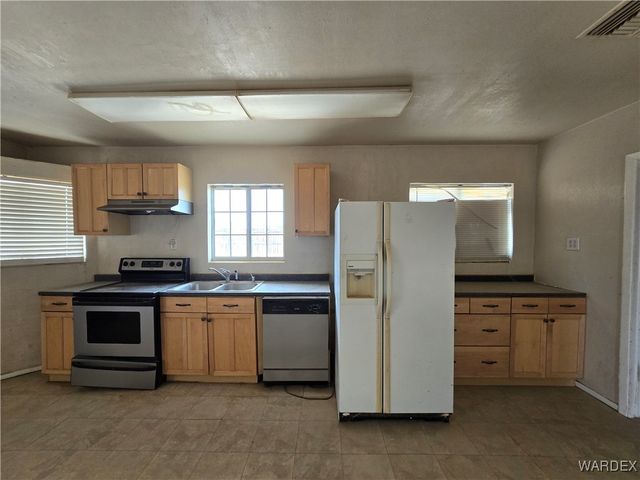 1417 S Canelo Road, Golden Valley, AZ 86413