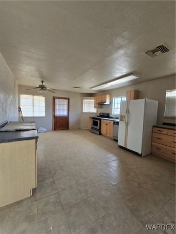 1417 S Canelo Road, Golden Valley, AZ 86413