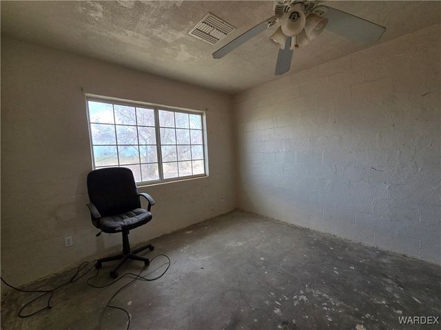 1417 S Canelo Road, Golden Valley, AZ 86413