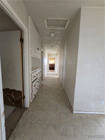 1417 S Canelo Road, Golden Valley, AZ 86413